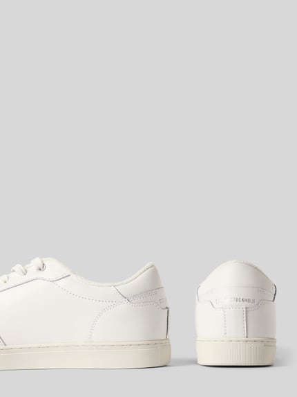 Produktfoto, Low Top Sneaker aus echtem Rindsleder von Marc O'Polo, unifarbenes Glattleder, runde Schuhspitze, flacher Absatz, Label-Prägung.