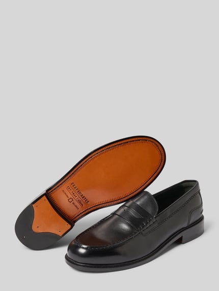 Produktfoto, Loafers aus Leder Modell 'CraftJames' von Clarks, schwarzes echtes Leder, abgerundete Spitze, glatte Textur, Damenschuh, Schlupfform, Absatzhöhe 3 cm, Schafthöhe 7 cm, Schaftweite 13 cm