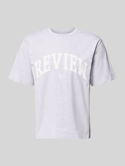 Productfoto, T-Shirt met Label-Print en ronde hals van REVIEW, zuiver katoen, regular fit, grijs met witte print, lengte rug maat M 65 cm