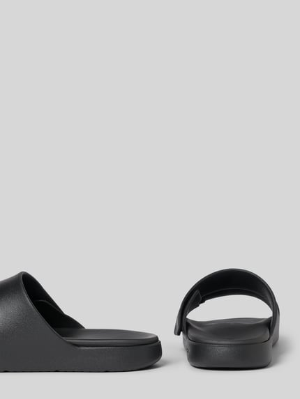 Produktfoto, Badeschuhe mit Label-Prägung Modell 'ZNCAPE SANDAL' von adidas Sportswear, unifarben, peep toe, płaska podeszwa, otwarty fason, strukturalna podeszwa, dla mężczyzn