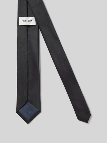Produktfoto, Seidenkrawatte aus reiner Seide (6 cm) von ROY ROBSON, schwarze Farbe, feines Struktur-Muster, Label-Detail innen, klassische Passform