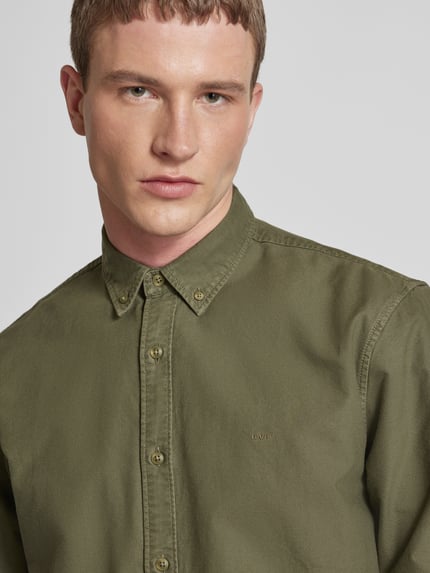 Levi's® Regular Fit Freizeithemd mit Button-Down-Kragen Oliv 3