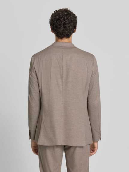 Männermodel trägt fein strukturiertes Slim Fit 2-Knopf-Sakko Modell 'Michel' von Pierre Cardin, Material-Mix, Rückenansicht.