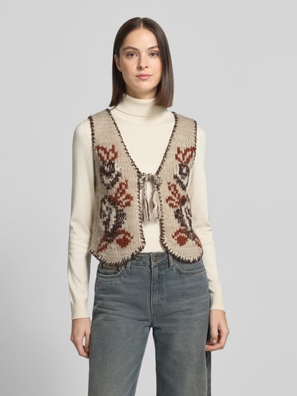 Vrouwenmodel draagt Regular Fit bodywarmer uit wolmix in tricotlook Model 'RICAMO' van Stefanel met vetersluiting, ruglengte maat S 45 cm, vooraanzicht bustenahaufnahme.