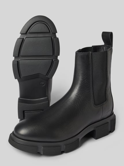 Produktfoto, Stiefel aus echtem Leder mit Logo-Detail von Copenhagen, schwarz, abgerundete Passform, profilierte Sohle, Damen, Kontext: Damen Stiefel, echtes Leder, abgerundete Passform, Logo-Detail, profilierte Sohle, Absatzhöhe 3 cm, Schafthöhe 17 cm, Schaftweite 10 cm