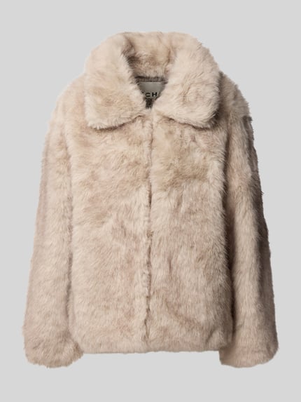 Produktfoto, Relaxed Fit Jacke aus Kunstfell Modell 'AYANA' von ICHI in Beige, Umlegekragen, weiche Textur, glatte Oberfläche