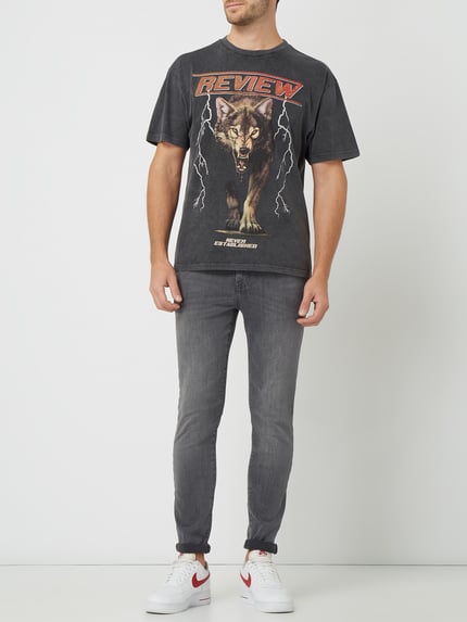 REVIEW Skinny Fit Jeans mit Label-Patch Mittelgrau 1