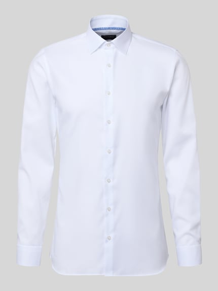 Produktfoto, weißes Super Slim Fit Business-Hemd mit Kentkragen von OLYMP No. Six aus Baumwoll-Elasthan-Mix, klassische Knopfleiste, glatte Textur, langärmelig, Sportmanschetten, geeignet für formelle Outfits.