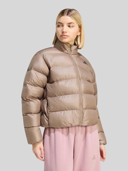 adidas Sportswear kurtka w stylu puffer o kroju regular fit z nadrukiem z logo Szarobrązowy 4