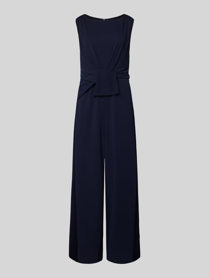 Produktfoto, Jumpsuit mit U-Boot-Ausschnitt van VM Vera Mont, getailleerd, effen donkerblauw, strikdetail in taille, ritssluiting, gladde textuur