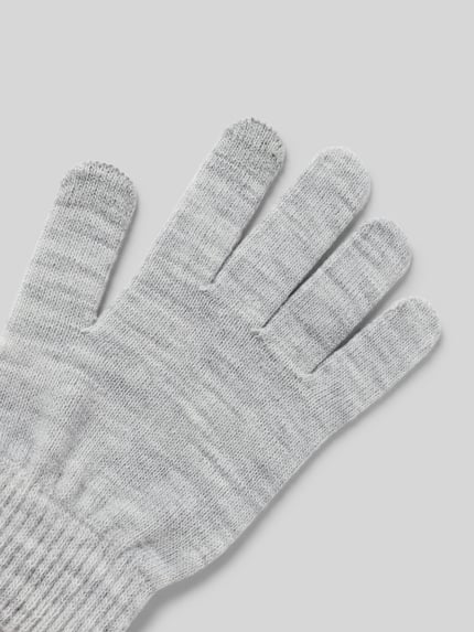 Produktfoto, graue Handschuhe mit Touchscreen-Funktion von PIECES, unifarben, strukturierter Strick, detailreiche Nahaufnahme.