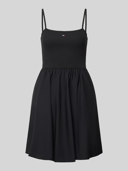 Produktfoto, Tailliertes Freizeitkleid aus reiner Baumwolle von Tommy Jeans in Optik: Unifarben, Mini-Länge, Logo-Stitching, Spaghettiträger, gerade Saum, seitliche Eingrifftaschen
