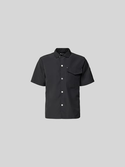 Produktfoto, vrijetijdsoverhemd met borstzak van Moose Knuckles, regular fit, kentkraag, knoopsluiting, met korte mouwen, zwart