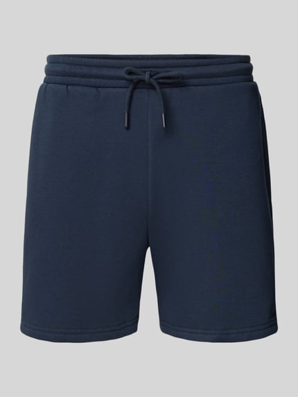 Produktfoto, Shorts mit Kordelzug und Eingrifftaschen von REVIEW aus Baumwoll-Mix in Dunkelblau, Gerader-Schnitt, sichtbarer Elastisch-Bund, Seitliche Eingrifftaschen sowie Gesäßtasche, Bundweite 41 cm, Innenbeinlänge 14 cm bei Größe M.