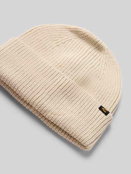Productfoto, Beanie met brede omslag en label-detail van camel active, beige katoen-kasjmiermix, klassieke vorm, grof gebreide textuur