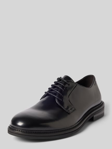 Produktfoto, Schnürschuh aus Leder mit Label-Prägung Modell 'Sanjay' von DIGEL in Schwarz mit leicht strukturierter Sohle, abgerundeter Spitze und Schnürverschluss, Kontext: Herrenmodell, beschichtetes Leder, 3 cm Absatzhöhe, 7 cm Schafthöhe, 10 cm Schaftweite bei Größe 44.