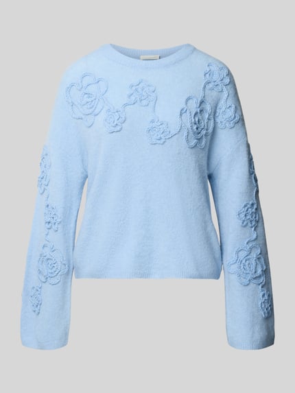 Produktfoto, Strickpullover mit Stitchings Modell 'Miabelle Hope' von MSCH Copenhagen, hellblau, relaxter Schnitt, weiche Textur, Material-Mix mit Woll-Anteil, Rundhalsausschnitt, dekorative Nähte, Damenmode.