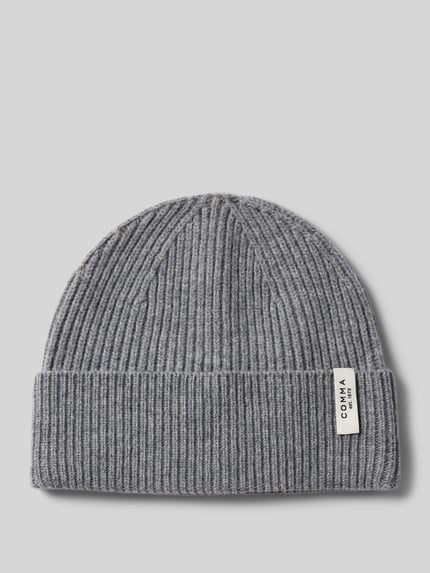 Produktfoto, Strickmütze aus Wolle mit Label-Detail von COMMA, grau, grob gestrickt, breiter Umschlag, rechteckiges Label