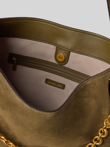 Produktfoto, Handtasche aus Leder mit Label-Applikation Modell 'NOLITA' von MICHAEL Michael Kors, olivgrün, Magnetverschluss, goldfarbene Kette, Innenfach, glatte und strukturierte Oberflächen, Maße und Schulterriemen laut Kontext