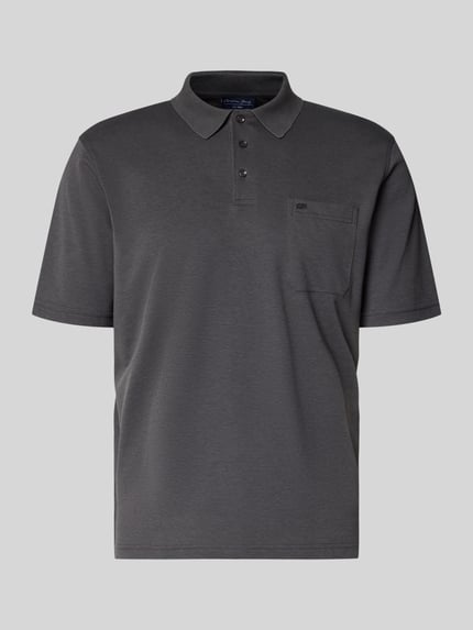 Produktfoto, Regular Fit Poloshirt mit Brusttasche von Christian Berg Men, Mieszanka bawełny, kołnierzyk polo, listwa guzikowa, kieszeń na piersi, długość tyłu w rozmiarze M: 68 cm, kolor ciemnoszary, prosta faktura