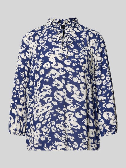 Produktfoto, Regular Fit Bluse aus Viskose mit 3/4-Arm von Marc Cain, niebieski i biały nadruk allover, stójka, sznurowanie, krój regular fit, rękaw 3/4, długość tyłu 63 cm, długość rękawa 50 cm