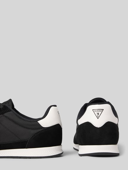 Productfoto, Sneaker aus Leder-Textil-Mix Modell 'DREAN' van guess, mix van leer en textiel in zwart met labeldetail, afgeronde punt, vetersluiting, hakhoogte maat 44: 2 cm, schachthoogte maat 44: 8 cm, schachtbreedte maat 44: 8 cm