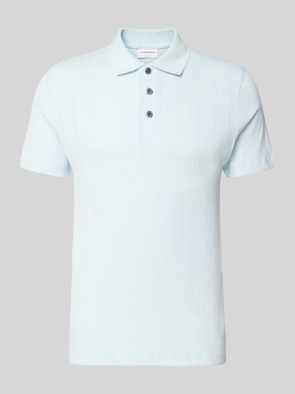 Produktfoto, Regular Fit Poloshirt mit kurzer Knopfleiste von Lindbergh in hellblau, reine Baumwolle, Jaquard-Strick, Polokragen, kurze Knopfleiste, Rückenlänge 70 cm, feine Struktur, glatte Textur, schlichte Farben, klare Linien