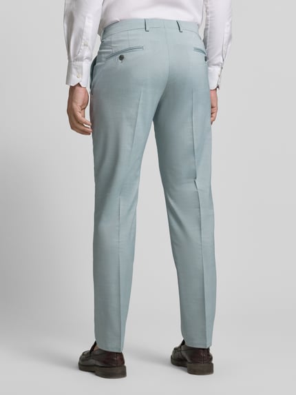 Männermodel trägt Anzughose mit Gesäßtaschen Modell 'Blayr' von JOOP! Collection in Hellblau, Viskose-Woll-Mix, Ganzkörperansicht Rückansicht