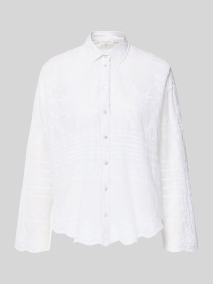 Produktfoto, Regular Fit Hemdbluse mit floralem Allover-Stitching von Christian Berg Woman in Weiß, Reine Baumwolle, Hemdblusenkragen, Langärmeliges Design, durchgängige Knopfleiste, textile Struktur dezent sichtbar