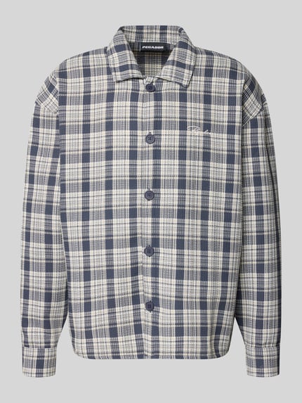 Produktfoto, Relaxed Fit Freizeithemd mit Kentkragen und Label-Stitching von Pegador, Strukturmuster in Blau und Creme, Hemden Kontext