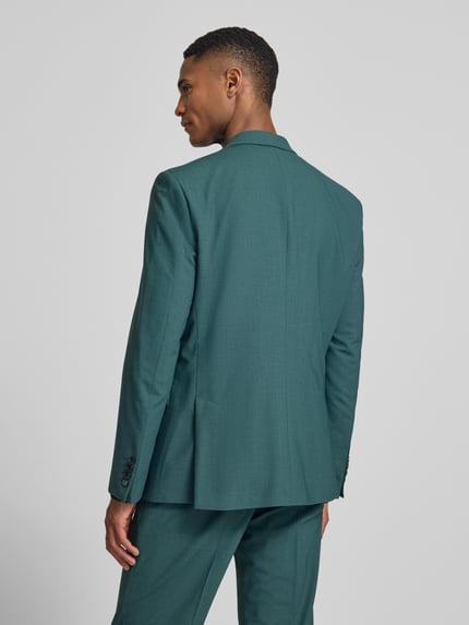 Männermodel trägt Regular Fit Anzugsakko aus Woll-Mix Modell 'AIDAN3' von Strellson, Farbe grün, feine Webstruktur, Optik: Unifarben, Ganzkörperansicht Rückansicht.