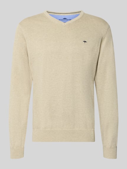 Produktfoto, Strickpullover mit Label-Strickerei von Fynch-Hatton in Beige, reine Baumwolle, gerader Schnitt, V-Ausschnitt, gerippte Abschlüsse.