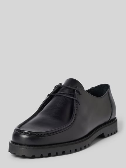 Produktfoto, schwarze Schnürschuhe aus Leder Modell 'OLLIE MOC TOE' von Garment Project, profilierte Sohle, abgerundete Spitze
