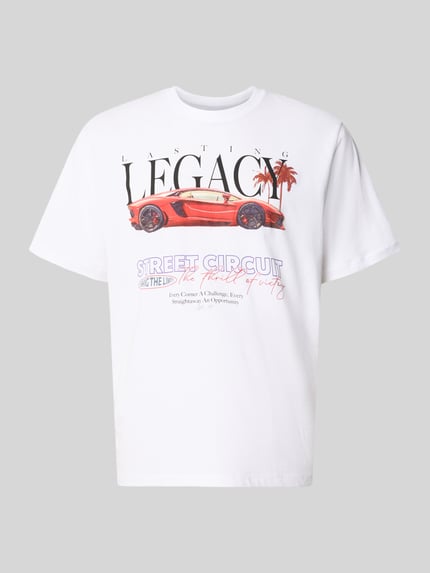 Produktfoto, białe męski t-shirt z bawełny o kroju relaxed fit, model 'Photo' z nadrukiem z napisem, okrągły dekolt, długość tyłu 70 cm w rozmiarze M, Jack & Jones