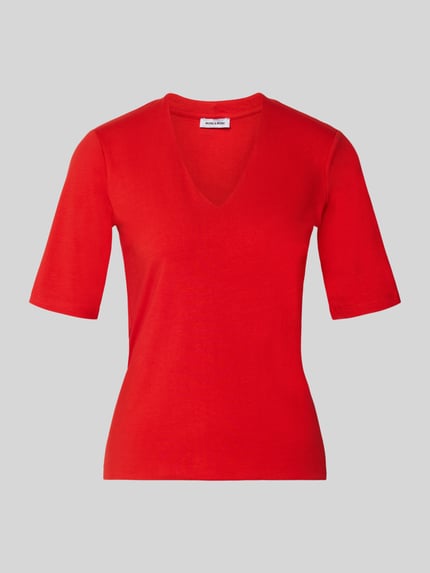 Produktfoto, Regular Fit T-Shirt mit V-Ausschnitt von More & More in leuchtendem Rot, Kurzarm, glatte Textur, elastischer Baumwoll-Mix