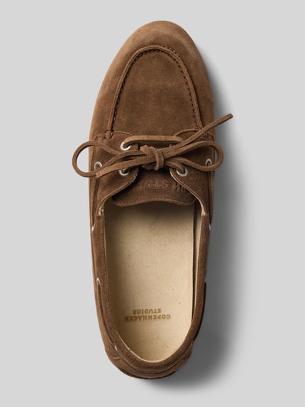 Productfoto, mokassin met vetersluiting model 'CPH545' van Copenhagen, afgeronde neus, profielzool, bruin suède, maat 40, dames