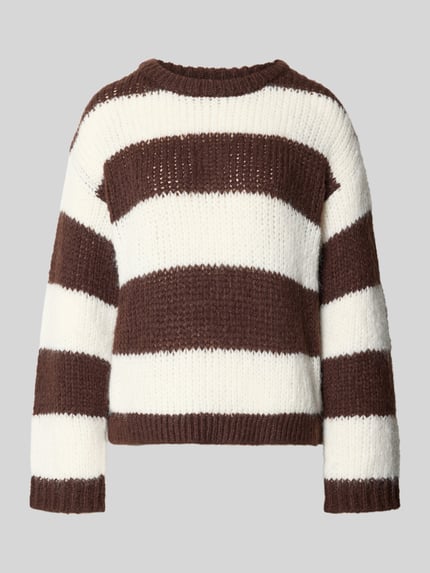 Produktfoto, Regular Fit Pullover im Two Tone Look Modell 'DORTHEA' von PIECES, braun-weiß gestreift, grob gestrickte Textur