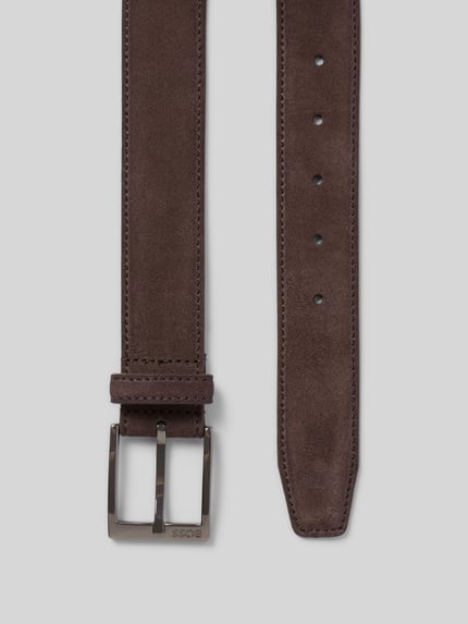 Produktfoto, herenriem van suède in donkerbruin met doornsluiting, label in reliëf, echt rundleer, model 'ELLOY' van BOSS