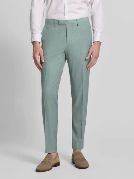 Męski model nosi Anzughose mit französischen Eingrifftaschen od CINQUE, mieszanka materiałów z dodatkiem wełny owczej, krój straight fit, zapięcie na guzik, haftkę i zamek błyskawiczny, kanty, wpuszczane kieszenie z przodu, tylne kieszenie z wypustką, szerokość w rozmiarze 50: 44 cm, długość wewnętrzna nogawki w rozmiarze 50: 82 cm, jasny zielony kolor, proste nogawki, gładka tekstura; pełny widok z przodu