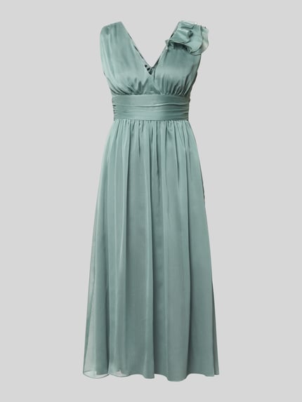 Produktfoto, Cocktailkleid mit V-Ausschnitt von Swing in Taillierter Passform, Midikleid, Raffungen, Taillenband, Volants, zart glänzender grüner Stoff, feine Struktur, Reißverschluss hinten, Rückenlänge 122 cm, Brustweite 40 cm bei Größe 36