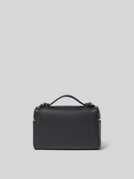 Produktfoto, Kosmetik-Tasche mit Logo-Detail von Tory Burch aus schwarzem Leder mit Logo-Print, Zweiwege-Reißverschluss, 19 cm Breite, 13 cm Länge, 6 cm Tiefe, abnehmbarer Schulterriemen, Logo-Prägung, strukturierte Oberfläche.