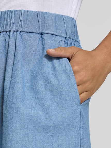 PIECES Loose Fit Jeansshorts aus reiner Baumwolle Modell 'MIA' Hellblau 3