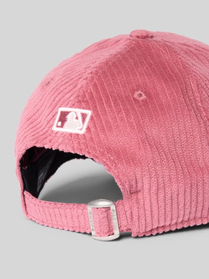 Produktfoto, Basecap aus reiner Baumwolle von New Era in Rosa mit Cord-Struktur, Label-Detail und verstellbarem Riegel, Damen Basecap.
