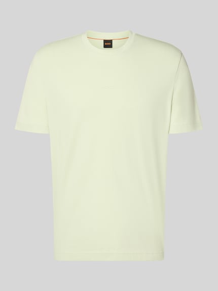 Produktfoto, cremefarbenes Regular Fit T-Shirt aus Baumwoll-Mix Modell 'TCHUP' von BOSS für Herren T-Shirt von BOSS Orange vor grauem Hintergrund