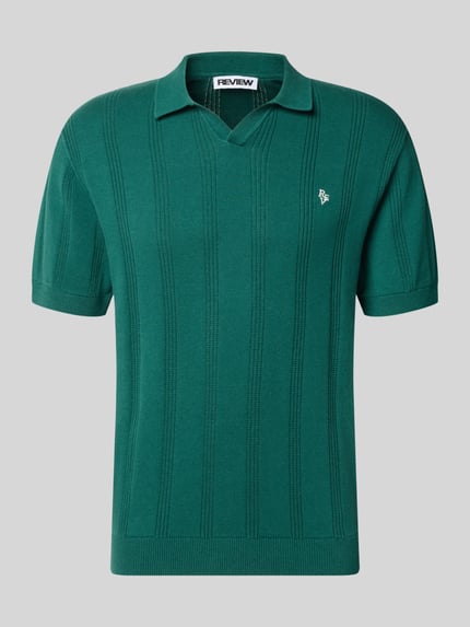 Produktfoto, zielona koszulka polo Regular Fit Poloshirt mit Logo-Stitching von REVIEW z bawełny, wyhaftowane logo, ażurowe hafty, krój regular fit, krótki rękaw, długość tyłu w rozmiarze M: 56 cm