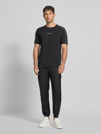 Armani Exchange Spodnie cargo o kroju tapered fit z elastycznym pasem model ‘PANTALONI’ Czarny 1