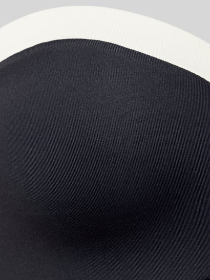 Produktfoto, Bikini-Oberteil mit abnehmbaren Trägern Modell 'Blanca Beach' von JOOP! Collection, czarny, gładka tekstura, materiał z domieszką stretchu, dopasowany fason, bandeau-bh
