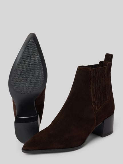 Produktfoto, Stiefeletten aus Leder mit Blockabsatz Modell 'CPH298' von Copenhagen, braunes echtes Leder, spitz zulaufend, elastische Einsätze, Absatz 6 cm, Schafthöhe 14 cm, Schaftweite 10 cm, strukturierte Gummi-Sohle, neutraler Hintergrund
