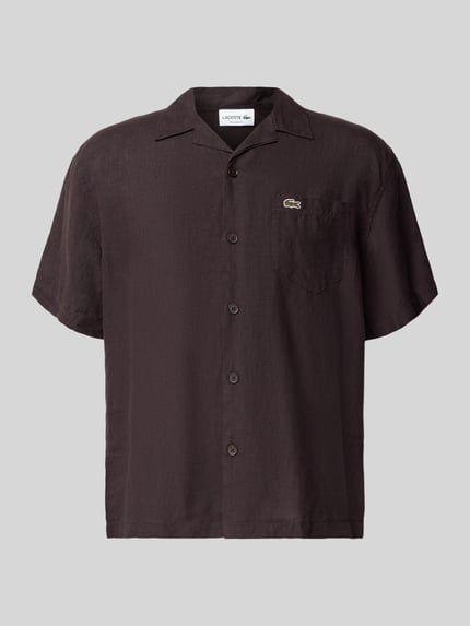 Produktfoto, Relaxed Fit Leinenhemd mit Resortkragen von Lacoste in Dunkelbraun, reine Leinenstruktur, kurzarm, unifarben, Logo-Stitching