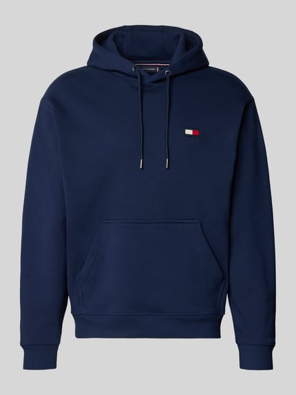 Productfoto, Regular Fit Hoodie aus reiner Baumwolle van Tommy Hilfiger, effen marineblauw, logo-applicatie, kangoeroezak, sweatstof, lange mouw, geribde boorden, capuchon met trekkoord